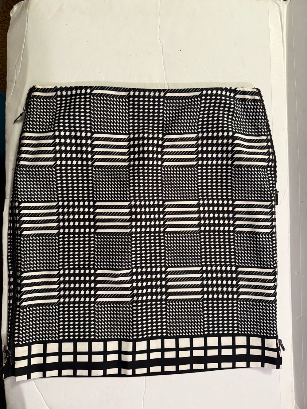 Anne Klein Black and White Geometric Pencil Skirt